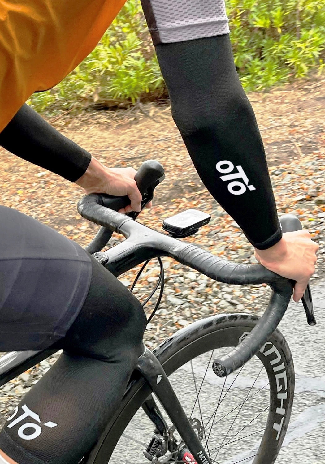 veloToze Graphene Arm Warmers